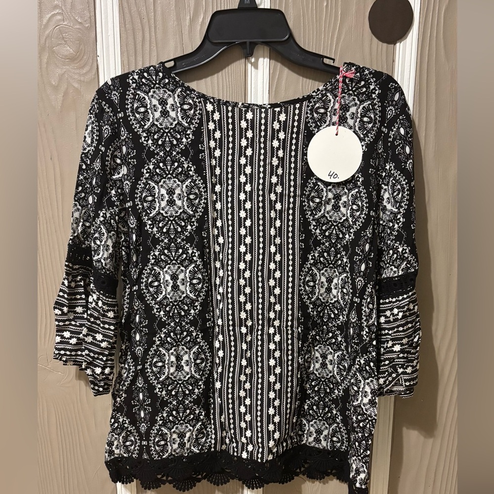 Umgee Black & White Printed Crochet-Hem Top